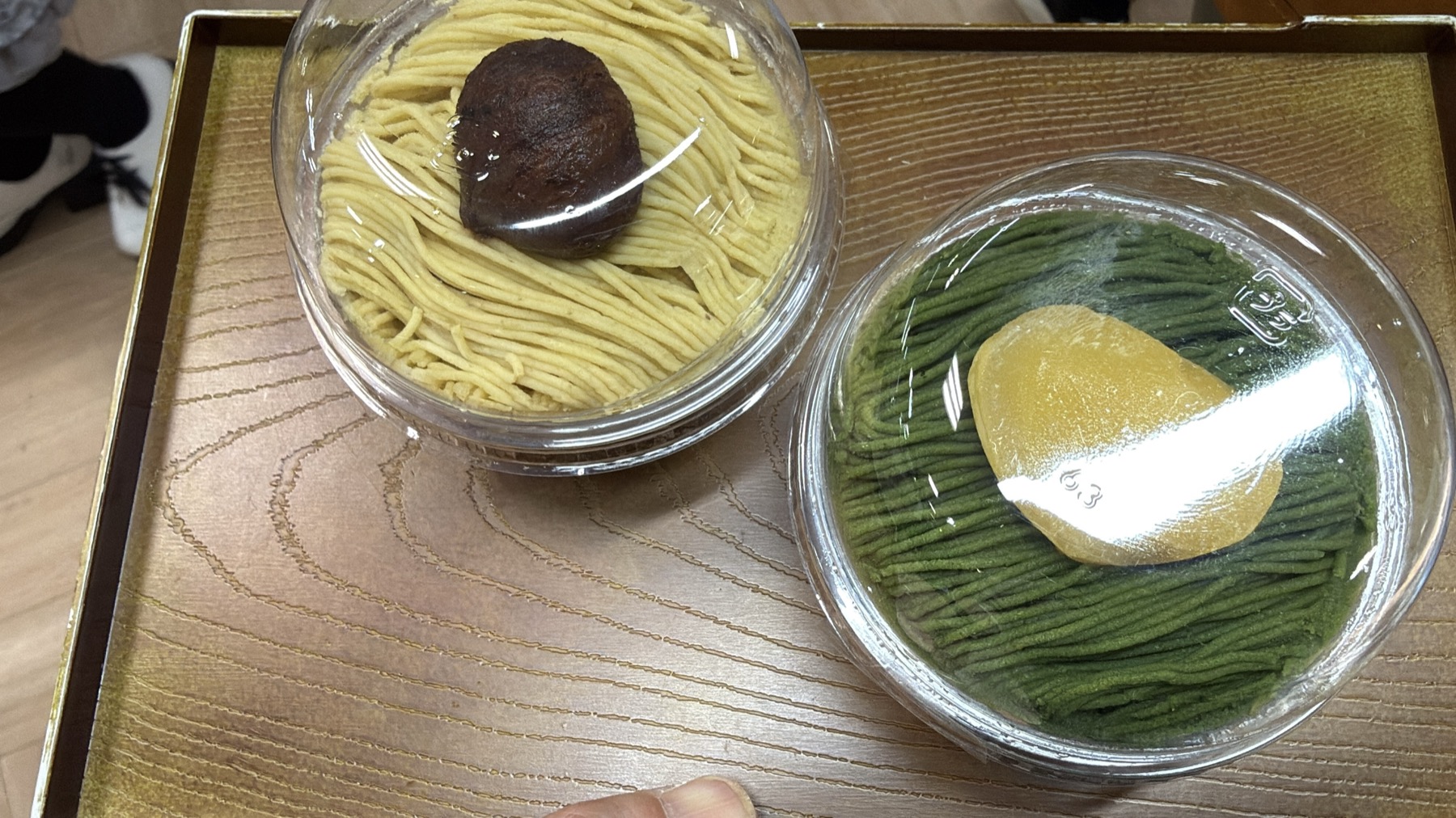 持ち帰った2種類のモンブラン。手前が栗きんとん大福モンブラン、奥が抹茶栗きんとん大福モンブラン