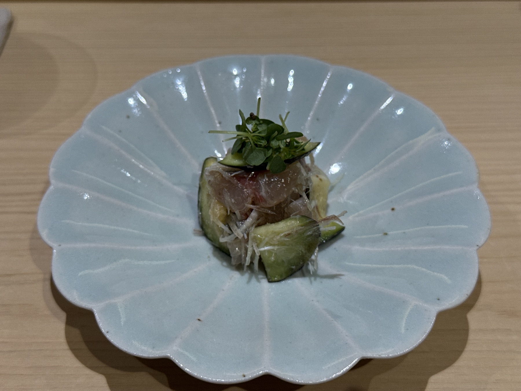 季節の食材を組み合わせた酒肴。素材の良さがそのまま立ち上がってくる繊細な仕立て