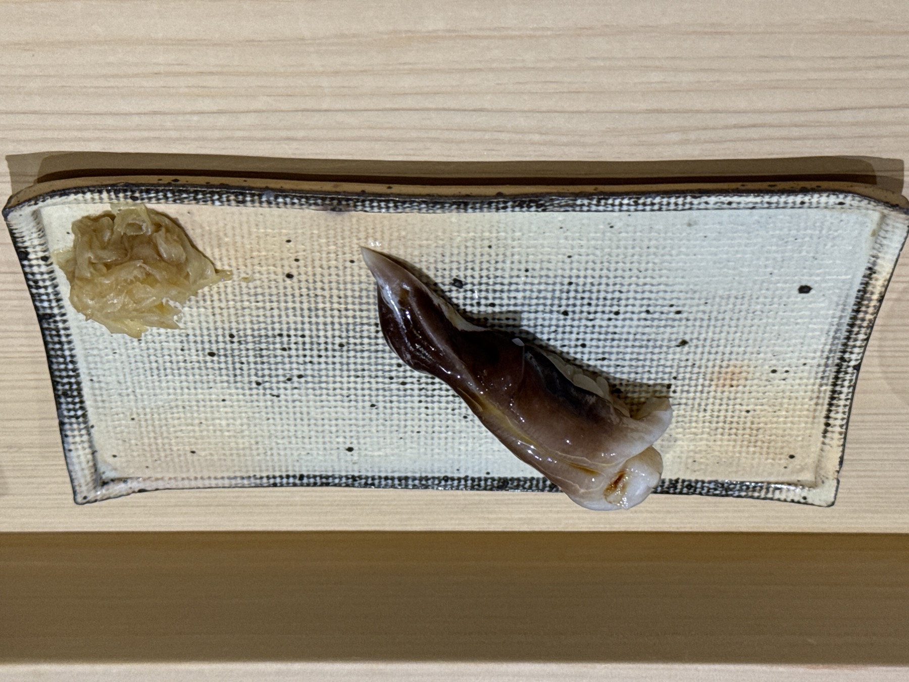 青魚の握り。香りと脂の乗り、シャリとの一体感が完璧